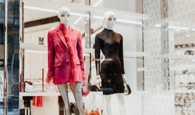 Jenseits des Etiketts: Erschwingliche Looks, Unvergesslicher Stil